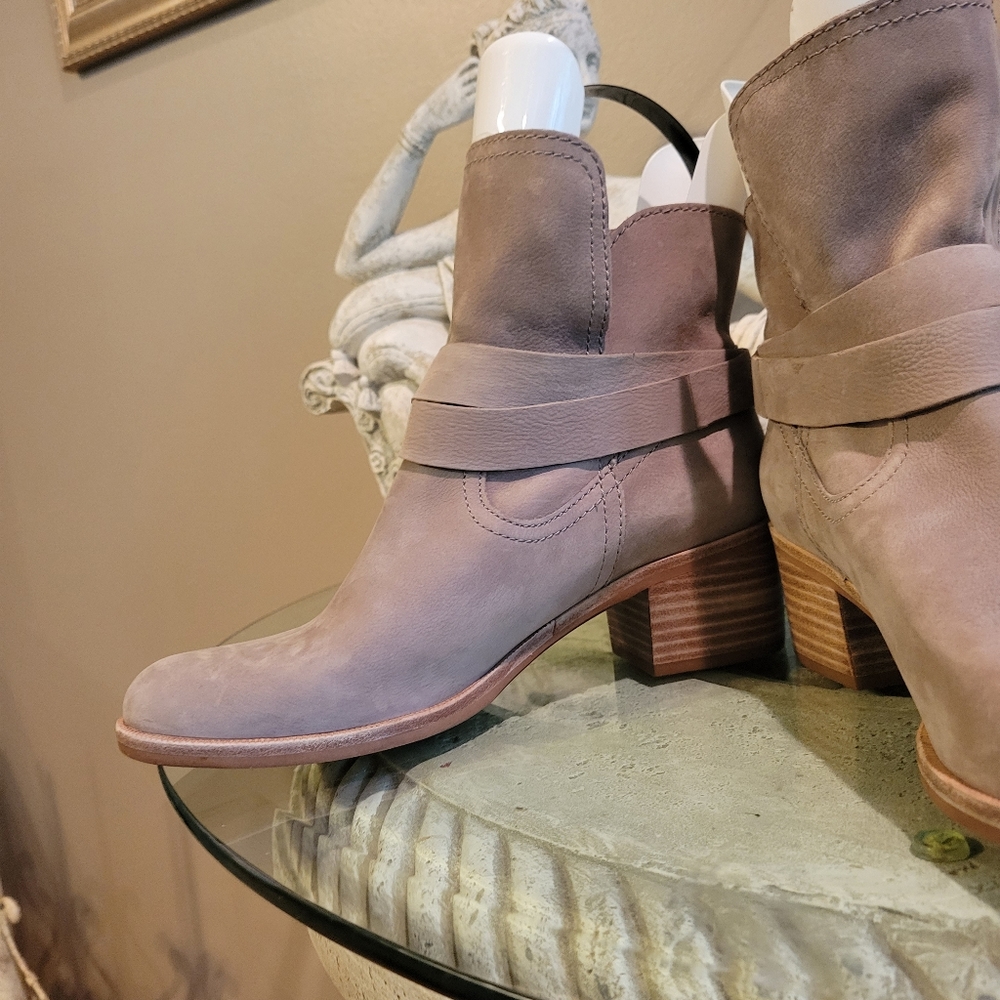 Ugg Elora Suede Ankle Boot in Nubuck size 8.5 #457 - Picture 11 of 16